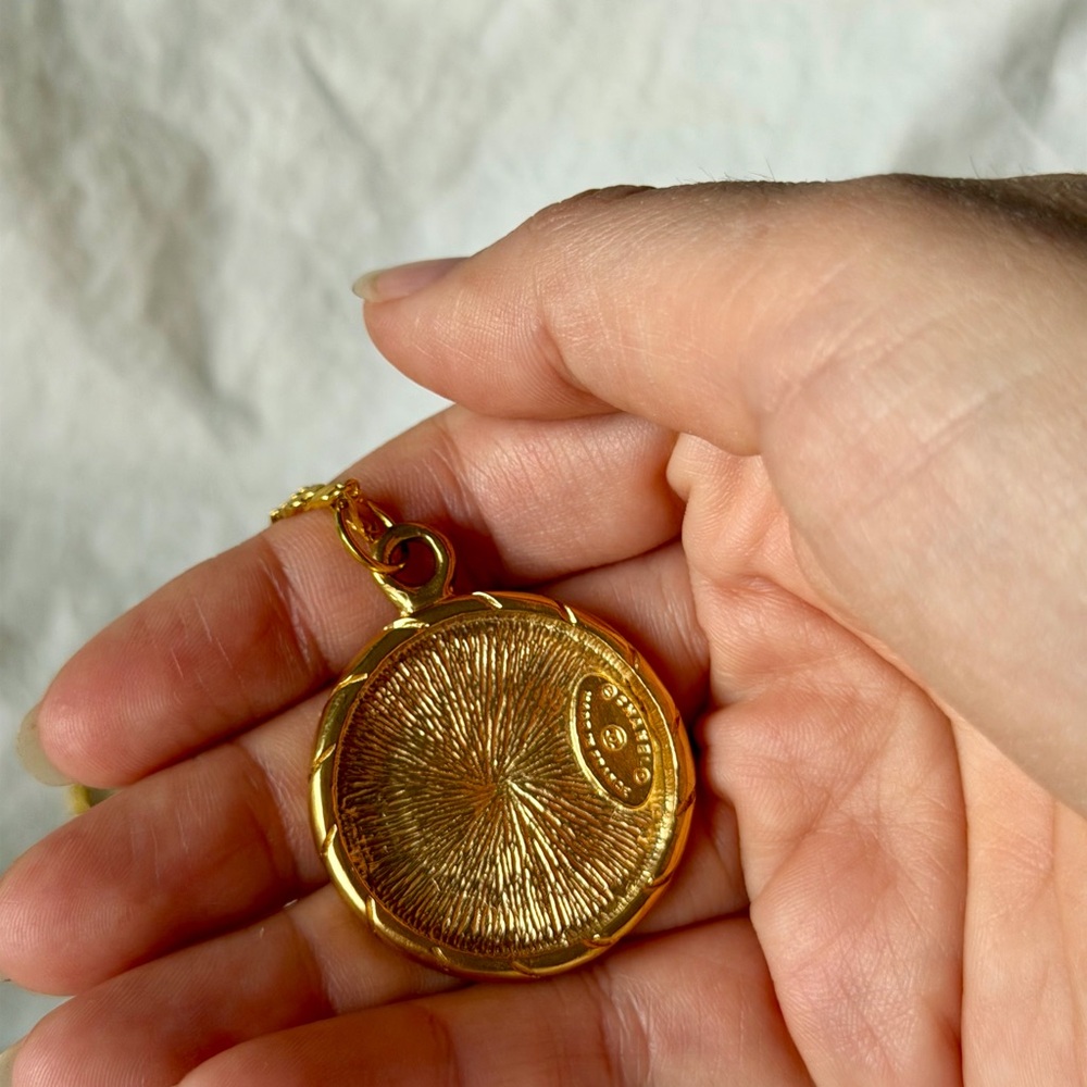 Large Chanel Pendant Necklace - Picture 10 of 16